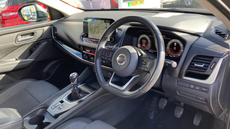 Nissan Qashqai 1.3 DiG-T MH N-Connecta 5dr Petrol Hatchback